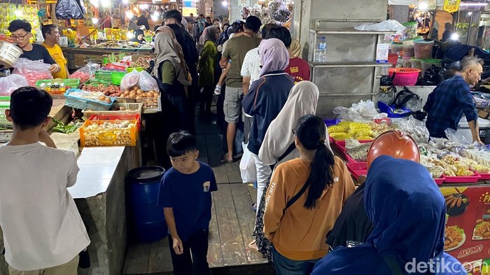 Pasar Kosambi, Kota Bandung pada H-2 Lebaran 2026
