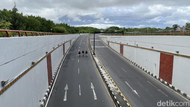 Pecalang berpatroli di beberapa titik di Bali, Kamis (19/3/2026).