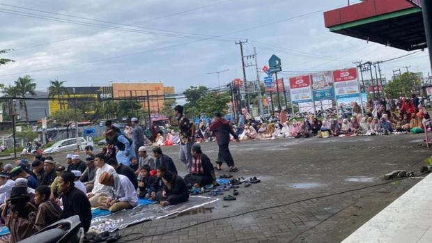 Pelaksanaan ibadah Salat Idul Fitri 1447 Hijriah oleh  jemaah Tarekat Naqsyabandiyah di Kota Makassar. Dokumen Istimewa