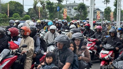 Jalur Menuju Suramadu Padat, Pemudik Motor Mengular Panjang