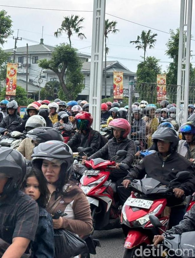 Jalur Menuju Suramadu Padat, Pemudik Motor Mengular Panjang