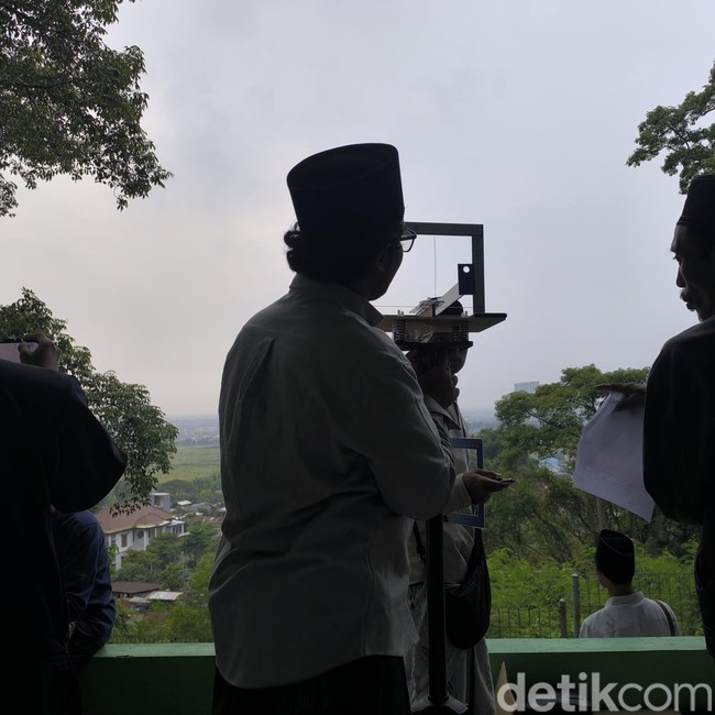 Pemantauan Hilal di Bukit Condrodipo Gresik