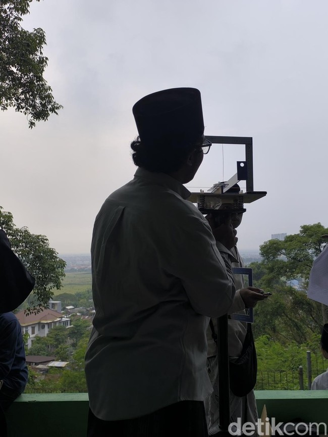 Pemantauan Hilal di Bukit Condrodipo Gresik