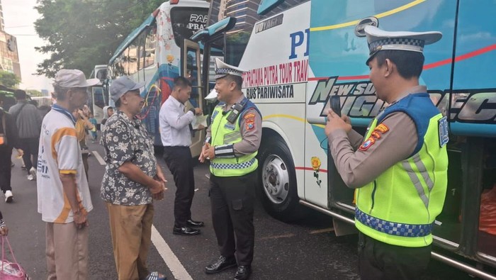 Pengecekan kendaraan bus mudik gratis Pemprov Jatim 2026