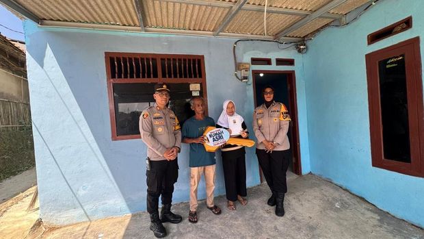Polres Bogor kembali menyerahkan unit rumah yang telah selesai direnovasi dalam program Rumah ASRI (Aman, Sehat, Rapi, Indah). dok.Polres Bogor