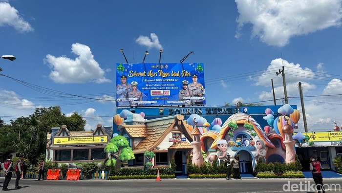 Pos Mengkreng Bertema Disney