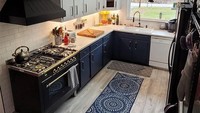 Bosan dengan perabotan kayu klasik yang gitu-gitu aja di dapur? Coba upgrade kitchen set dan peralatan masak dengan yang lebih modern. Foto: Bored Panda