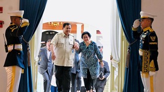 Gandengan Tangan Prabowo dan Megawati Saat Berjumpa di Istana