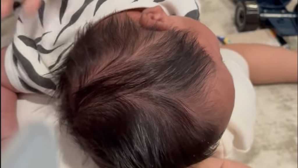 Masyaallah... Interaksi Rayyanza dengan Bayi Laki-laki di Rumah Bikin Gemas