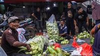 Di sisi lain, para pedagang berharap momen Ramadan ini bisa meningkatkan pendapatan mereka. Musim penjualan kulit ketupat menjadi salah satu kesempatan emas yang hanya datang setahun sekali. Mereka optimistis penjualan akan terus meningkat hingga mendekati malam takbiran. 