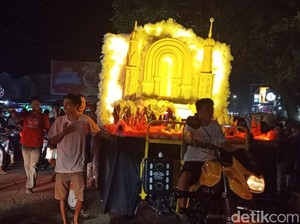 Kelip Lampu-Dentuman Bedug Meriahkan Takbiran Muhammadiyah di Lombok Timur