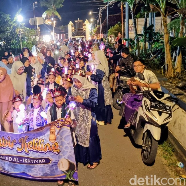 Kemeriahan Takbir Keliling di Ponorogo