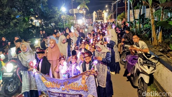 Kemeriahan Takbir Keliling di Ponorogo
