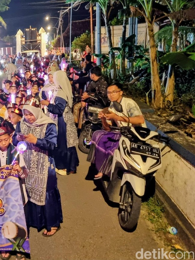 Kemeriahan Takbir Keliling di Ponorogo
