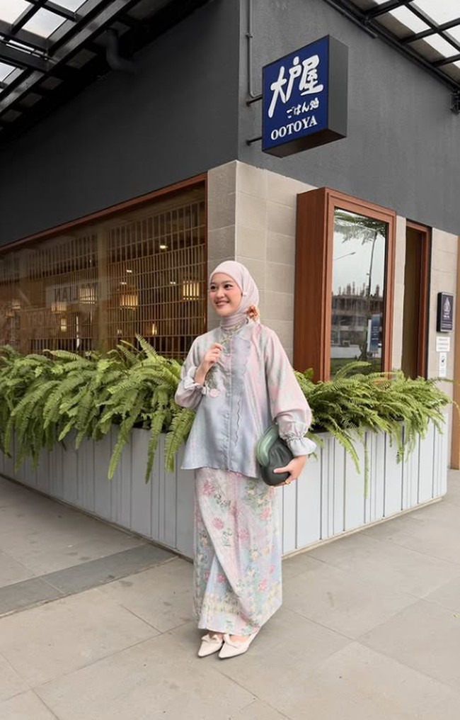 Tampil manis dan elegan tunik bordir ala Firyal