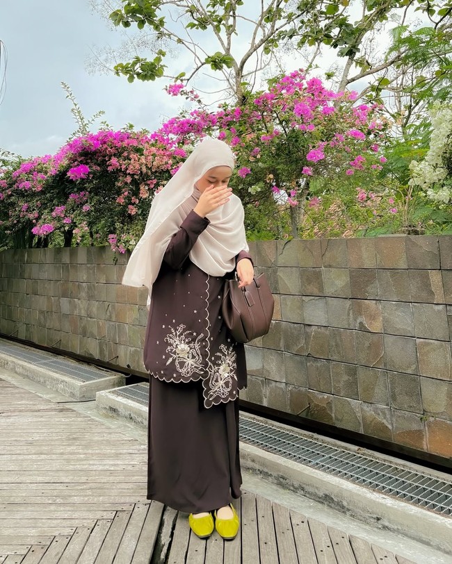 Tampil syari ala Dinda Firdausa