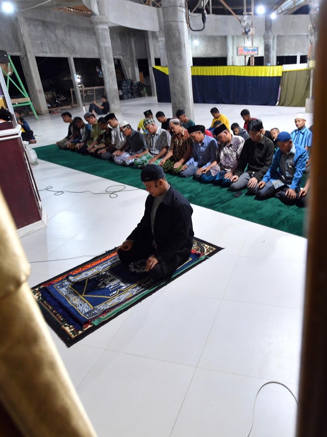 Tarawih Terakhir Penyintas Bencana Sambut Idul Fitri di Tapanuli Tengah