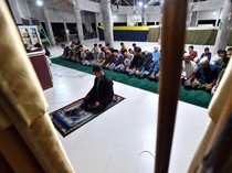 Tarawih Terakhir Penyintas Bencana Sambut Idul Fitri di Tapanuli Tengah