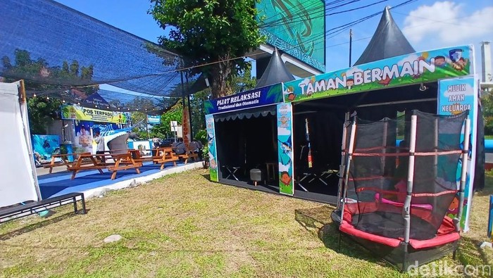 Tempat bermain anak di Pos Terpadu Marlin Pangandaran.