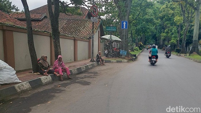 Tunawisma mangkal di Jalan Urip Sumohardjo Cimahi Jelang Idulfitri