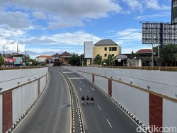 Foto: Potret underpass Bypass Ngurah Rai yang lengang, Kamis (19/3/2026). (Rizki Setyo Samudero/detikBali)