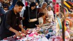 Warga Gaza Berbelanja Jelang Idulfitri di Tengah Keterbatasan