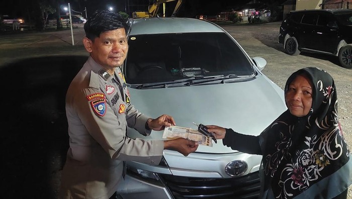 Warga titipkan kendaraan di Polsek Sungai Lilin
