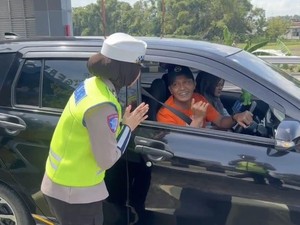 Dari Cipali hingga Exit Tol Nganjuk, Pemudik Terkesan Pelayanan Polisi