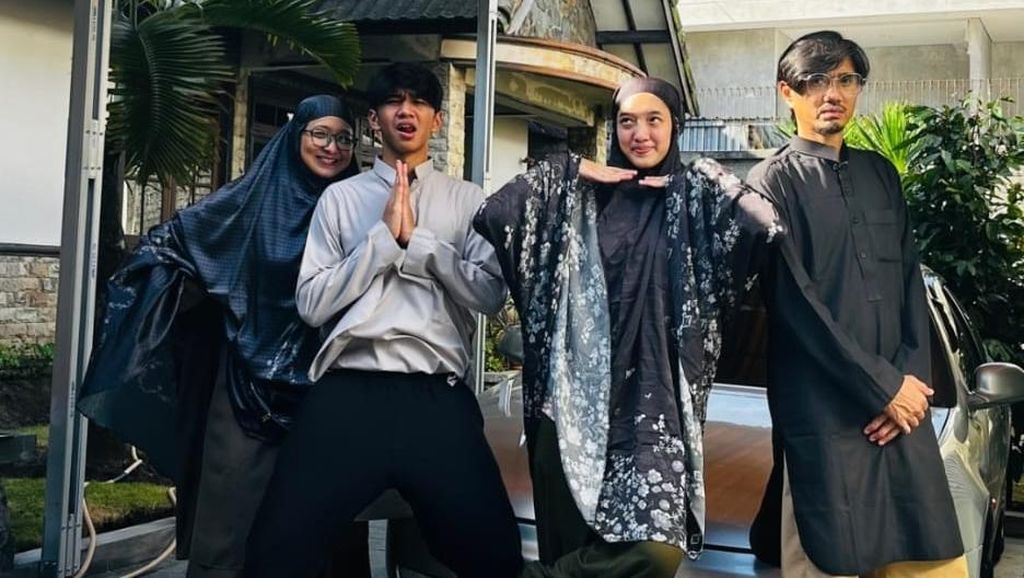 Foto Keluarga Selebritas Lebaran di Kampung hingga Luar Negeri