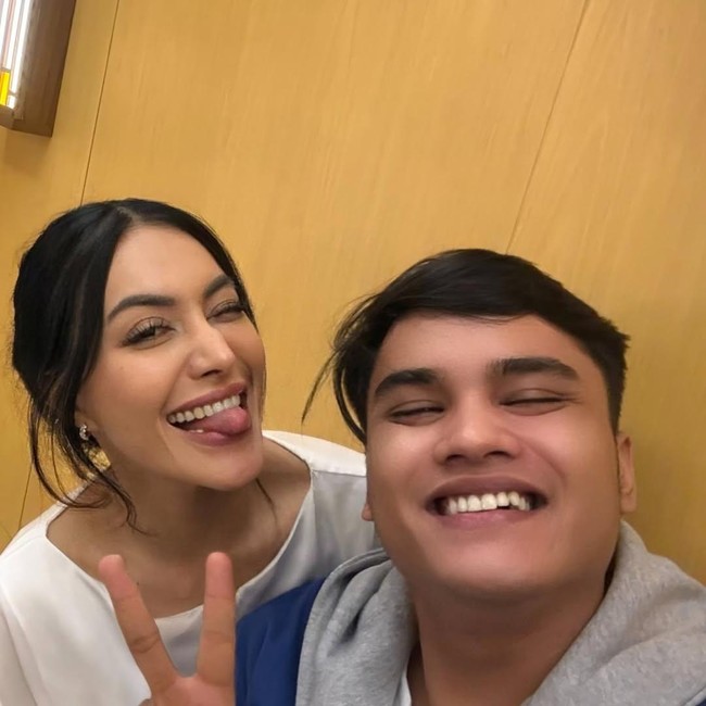 Alhamdulillah, Senyum Denada Bertemu Ressa Rizky Jelang Lebaran