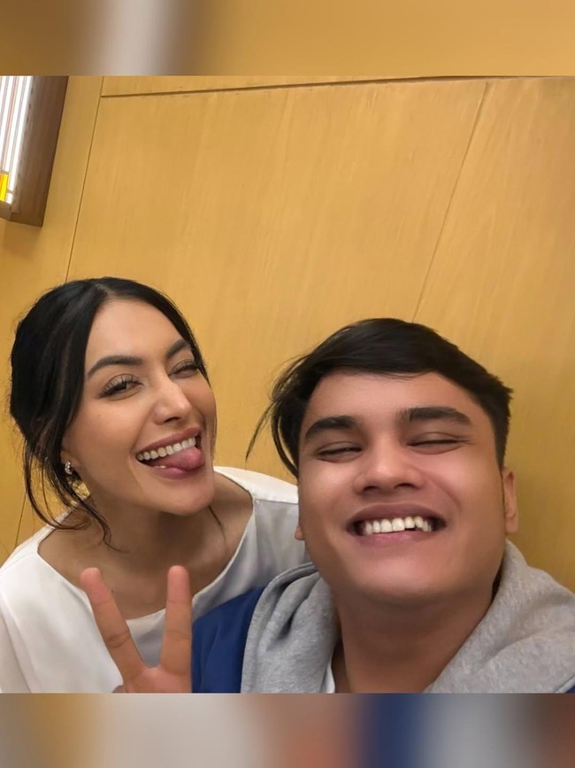 Alhamdulillah, Senyum Denada Bertemu Ressa Rizky Jelang Lebaran
