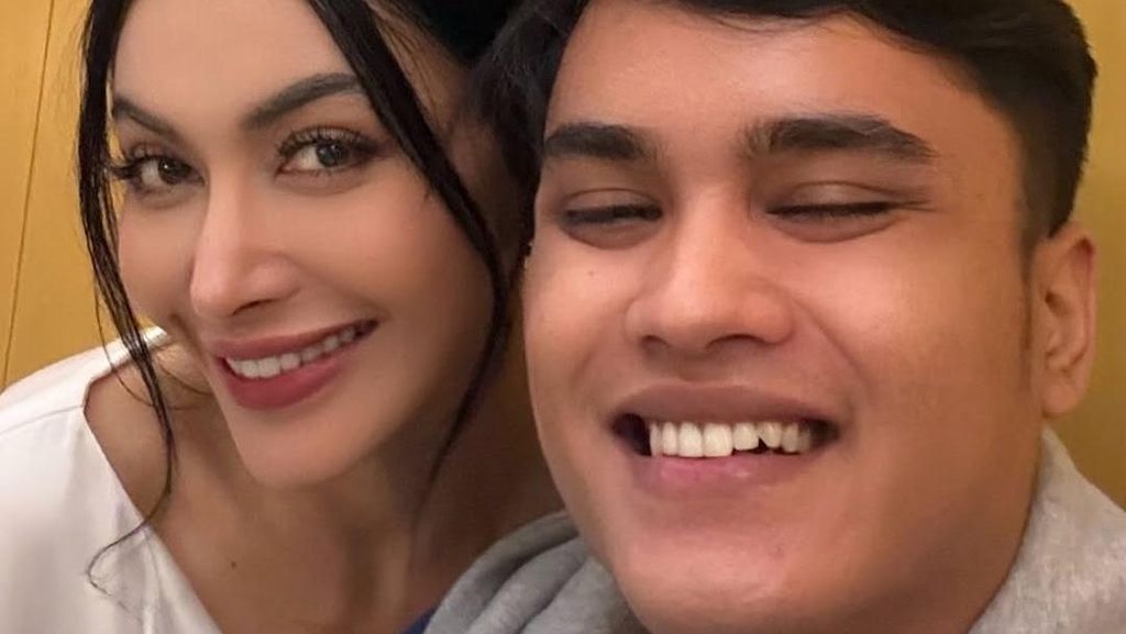 Ressa Rizky Rossano dan Denada Belum Bicara Lebih Dalam soal Pribadi