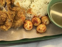 Video: Viral Ayam Goreng Penjual Galak di Singapura