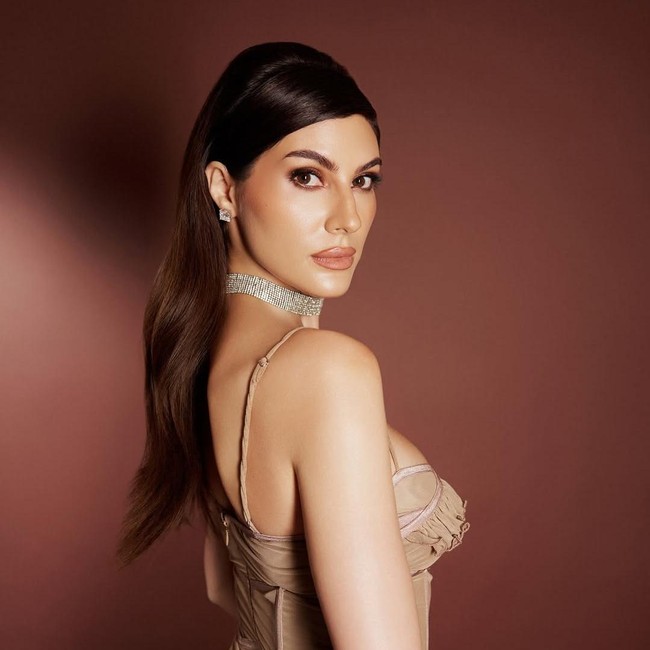 Aktris Iran Ini Viral Usai Sebut Kematian Khamenei Ditunggu 47 Tahun