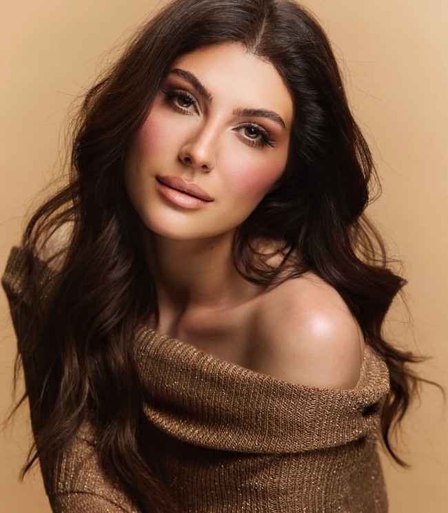 Keputusan itu akhirnya benar-benar diambil ketika mereka pindah ke Jerman. Elnaaz Norouzi mengaku merasakan perbedaan besar, terutama dalam hal kebebasan hidup. Foto: Dok. Instagram Elnaaz Norouzi