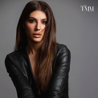 Elnaaz Norouzi secara terbuka melalui media sosial mengungkapkan reaksinya terhadap kabar tewasnya Pemimpin Tertinggi Iran, Ali Khamenei. Bintang serial Sacred Games itu menyebut kabar kematian Khamenei sebagai sesuatu yang ‘luar biasa.’ Foto: Dok. Instagram Elnaaz Norouzi