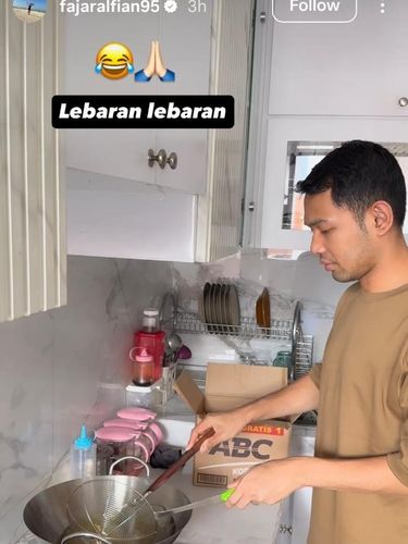 Fajar Alfian Fajar Alfian menyambut lebaran