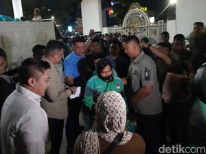 Gubsu-Seskab Teddy Bagikan 2.500 Paket dari Prabowo ke Warga Sumut