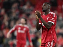 Madrid Cari Bek Baru, Konate Jadi Incaran