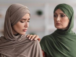 Ciri-ciri Teman yang Membawa Keburukan Menurut Islam