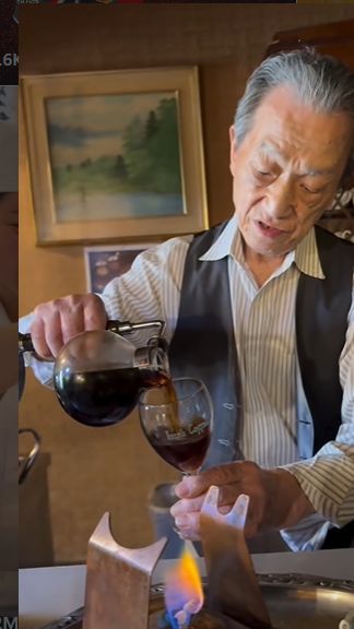 Cuma Ada 1 Menu! Irish Coffee Racikan Barista 81 Tahun Ini Viral