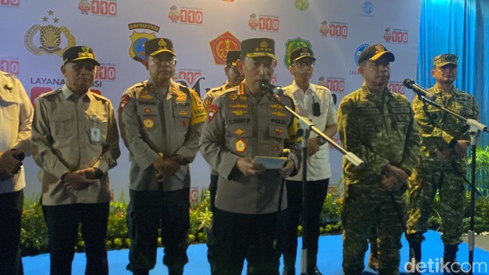 Kapolri meninjau Pos Terpadu pengamanan Mudik lebaran 1447 H Lapangan Merdeka , Kota Medan, Sumatera Utara. (Mhd Ilham Pradilla/detikSumut))