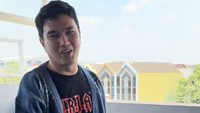 Iya itu gue beli sendiri, sekarang bilang ini, Maaf ya, Fi, jelas Aldi Taher yang diiyakan Raffi Ahmad. Foto: TikTok alditaher.official