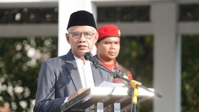 Ketua Umum PP Muhammadiyah Haedar Nashir menyampaikan khotbah salat Idul Fitri 1447 Hijriah di Universitas Muhammadiyah Yogyakarta (UMY), Jumat (20/3/2026). (ANTARA/HO-PP Muhammadiyah)