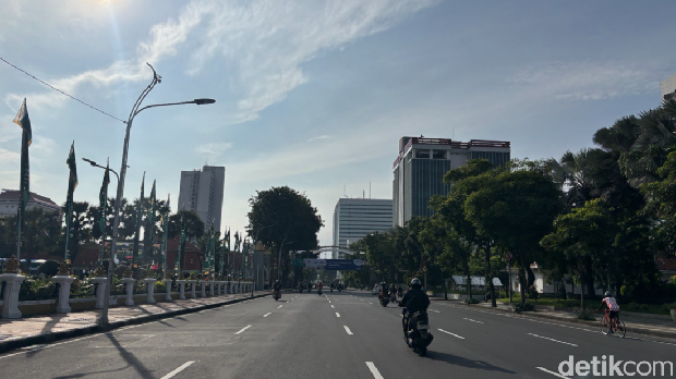 Kondisi Surabaya yang lengang saat mudik Lebaran.