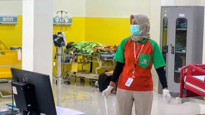 Korban petasan di Jenangan, Ponorogo saat dirawat di UGD