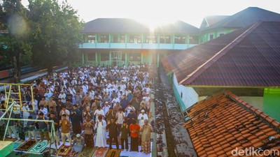 Lebih Dulu Rayakan Lebaran, Jamaah Muhammadiyah Padati Lokasi Salat