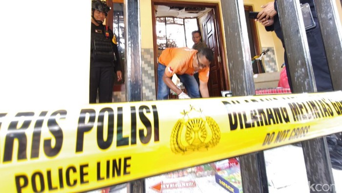 Seorang bocah di Semarang tewas diduga terkena ledakan bubuk mercon di rumahnya di Kelurahan Tambakrejo, Kecamatan Gayamsari, Kota Semarang. 