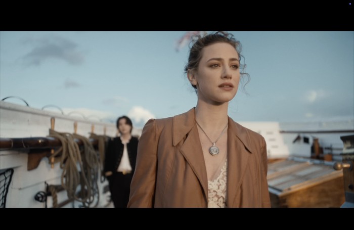 Lili Reinhart tampil sebagai model video klip BTS Swim