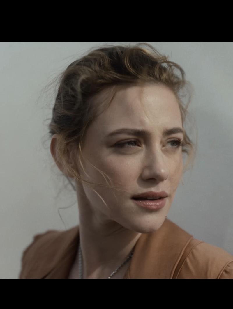 7 Pesona Lili Reinhart, Bintang Riverdale Jadi Model Video Klip BTS Swim